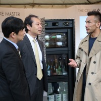 中田英寿が提案した日本酒セラー「The Cellar“Sake Master”」国内初お披露目