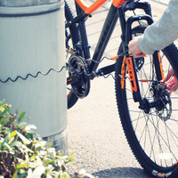 手のひらサイズの自転車・バイク用ロック「コンパクトディスクロック」発売