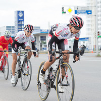 女子エリートロードレースの萩原麻由子と金子広美