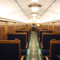 2号車（スハ35 4001）：昔ながらの4人用ボックス席が並ぶ。