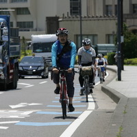 横浜開港祭で道路左端のブルーレーンをサイクリング…自転車の定位置をアピール 画像