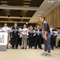MTGは、水の力を利用して体幹を刺激するトレーニングギア「TAIKAN STREAM」の発表会を6月20日に都内に開催した。共同開発パートナーとして本製品の開発に携わった、サッカー日本代表の長友佑都選手とプロゴルファーの片山晋呉選手が当日は出席した。