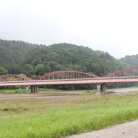 那珂川と御前山、それと赤い橋。ストームフィールドガイドから見えるこの景色が素晴らしい。