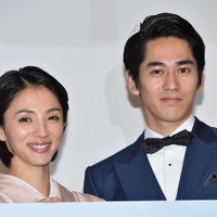 映画『海辺の生と死』の完成披露試写会に出席した満島ひかりと永山絢斗（2017年6月27日）