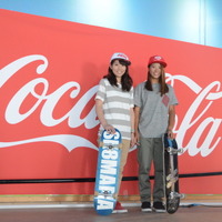 スケートボード コカ・コーラ契約選手の西村詞音（左）と西村碧莉