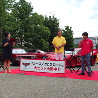 国沢さんが黄色の、片山さんが赤のポロシャツを着て登場。