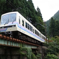 6社の鉄道路線は山岳区間を通り抜ける。写真は叡山電鉄。