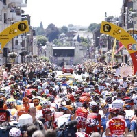　ツール・ド・フランスは7月7日、カンブレ～ランス間の153.5kmでツール・ド・フランス第4ステージが行われ、アレッサンドロ・ペタッキ（36＝イタリア、ランプレ・ファルネーゼ）が第1ステージに続いて優勝。大会通算6勝目を挙げた。
