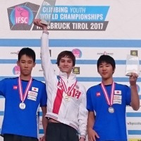 スポーツクライミング世界ユース選手権男子コンバインド（ユースB）で2位に川又玲瑛（左）、3位に西田秀聖（2017年9月9日）