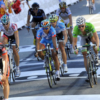 　ツール・ド・フランスは7月15日、システロン～ブールレバランス間184.5kmで第11ステージが行われ、新城幸也（25＝BBoxブイグテレコム）が大集団のゴールスプリントに加わって6位になった。