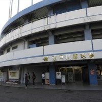 江戸川区球場も、使用権争いは激化しているが、高校野球はある程度優先される