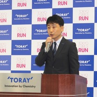 東レのスポーツ・衣類資材事業部長の佐々木幸雄氏