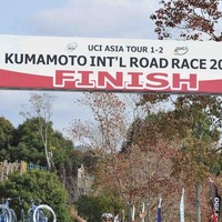 　熊本国際ロード2010の記者発表が主催する熊本県山鹿市の市役所で行われ、10月10日に行われる男子ロードにチームNIPPOなど国内のトップチームが参加することがわかった。前日の9日にはチャレンジサイクルロードレースとして一般参加クラスが初開催される。