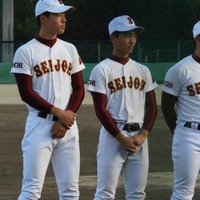表彰式を待つ星城の選手、左から藤田君、谷村君、小笠原君