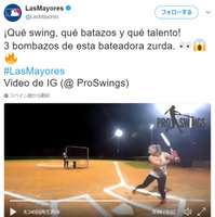 MLB公式サイトのスペイン語版ツイッターが公開した金髪女性のスイングが話題に(写真はスクリーンショット)
