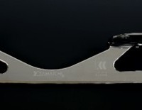 小塚崇彦が開発に携わったスケート靴用ブレード「KOZUKA BLADES」発売