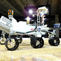 米国外で初めて出展される火星探査車「キュリオシティ」のNASA製実物大モデル