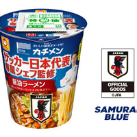 サッカー日本代表専属シェフ監修のカチメン「醤油ラーメン」と「ぺペロンチーノ風焼そば」発売