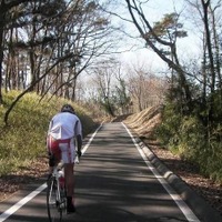 　関東圏において最高の自転車専用コースとして評判の高い埼玉県東松山市の武蔵丘陵森林公園で「シクロ4hエンデューロin武蔵丘陵森林公園」が2月26日に開催される。仲間や単独で4時間走るイベントで、自転車のスペシャリスト「エキップアサダ」が運営する。