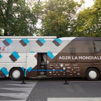 アージェードゥーゼルのチームバス（ツール・ド・フランス14）