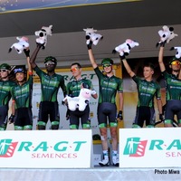 ツール・ド・フランス第17ステージのスタート前には、前日のチーム成績1位の表彰があった