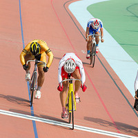 　タイのナコンラチャシマで開催されている第31回アジア自転車競技選手権、第18回アジア・ジュニア自転車競技選手権は2月13日、大会5日目の競技が行われ、エリート男子ケイリンで浅井康太と雨谷一樹（ともに競輪選手）が準決勝に進出した。