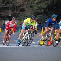 　日本学生自転車競技連盟が主催する第5回明治神宮外苑大学クリテリウムが2月20日、学生スポーツのメッカである東京の明治神宮外苑で行われる。コースは明治記念館前をスタート/ゴールとし、銀杏並木を折り返す1.5kmで、8カテゴリーに総勢265選手がエントリー。シリーズ