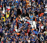日本人サポーターがやった！「W杯スタジアムでのゴミ拾い」がまた海外で話題に 画像