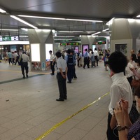 【緊急速報】浦和駅が騒然　燃焼破片飛び散る現場と撮影する人々に何思う 画像