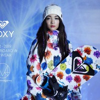 ROXY×蜷川実花、花の写真を生かしたスノーウェアを発売
