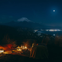 標高1200mの山頂を目指す夜のトレッキング「富士ムーンライトトレッキング」開催