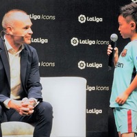 ラ・リーガ公式アイコンに就任のイニエスタ　8歳少年とのやりとりに「仲間を活かすサッカー」のルーツを見た