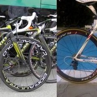 　コルナゴの2012年モデル、C59に2つの新色が追加された。新城幸也が所属するヨーロッパカーの新しいチームカラー CSLMと、9月25日にデンマークのコペンハーゲンで行われる世界選手権ロードレースにイタリア代表として参戦するコルナゴCSF-イノックスのマヌエル・べレッ