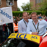ツール・ド・フランスのレースディレクター、クリスチャン・プリュドム（左）