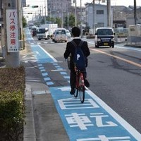堺市内には随所に自転車レーンが設置されている