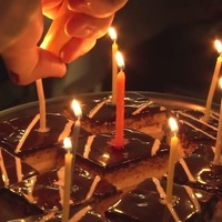 ベルキンは誕生日を迎えるホフランド にケーキを用意しました