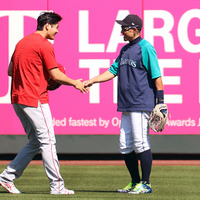 【MLB】大谷翔平のMVP獲得にチーム公式SNSも日本語で祝福　イチローとの握手シーンも