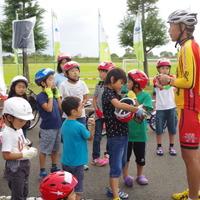 子供向けの自転車教室「ウィーラースクール」を主宰するブラッキー中島さん