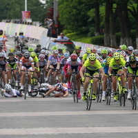 　ツアー・オブ・チョンミンアイランドが5月9日に中国上海近郊の崇明で開幕し、第1ステージはグリーンエッジAISのメリッサ・ホスキンスが優勝。総合成績でも首位に立った。