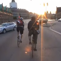 自転車のプロ、メッセンジャーこそ交通ルールを守らねばならないという動画 画像