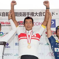 2014年の全日本選手権を制した佐野淳哉（中央）