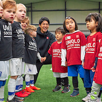 【ブンデスリーガ】内田篤人が古巣シャルケのホームでキッズフェスの子どもを見守る　「少しでもサッカーに親しみを」