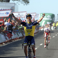 　第68回ブエルタ・ア・エスパーニャは8月25日、ポンテベドラ～バイオナ間の177.7kmで第2ステージが行われ、サクソ・ティンコフのニコラス・ロッシュ（29＝アイルランド）が初優勝した。