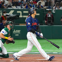 【WBC】「誰もが歴史の一部になりたい」大谷翔平、衝撃の看板直撃“第1号”の行方に注目　ボールをキャッチしたのは…