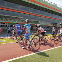 バンクを疾走できる自転車イベントが快晴の立川競輪場で開催 画像