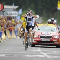 　ラジオシャック・ニッサンのフランク・シュレック（ルクセンブルク）が禁止薬物を使用した疑いでツール・ド・フランスをリタイアした。開催期間中の7月14日に同選手から禁止されている利尿剤が検出されたことを17日に国際自転車競技連合が表明し、チームが同選手の参