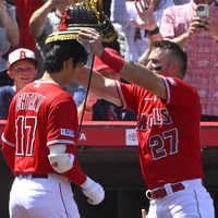 【MLB】大谷翔平、今季7度目“トラウタニ弾”での兜渡しに識者が着目「そのまま渡す姿は詩的で優雅だ」