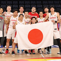 【バスケW杯】「沖縄の忘れられない夜」パリ五輪行き確定の日本　指揮官が“歓喜のロッカールーム”で喜び爆発「最初からみんなを信じてた」