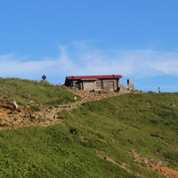 峰の茶屋跡。たくさんの登山者がここで休憩をとっていた。