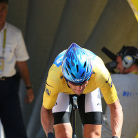 　世界最高峰の自転車レース、ツール・ド・フランスで前人未踏の7連覇を達成したランス・アームストロングは、米国アンチドーピング機関（USADA）による薬物使用の告発に対して、これ以上争わないことを表明した。